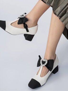 Mary Jane Shoes Sz 7 Square Toe  T-Strap Chunky Heel Glitter Bow Two-Tone Design